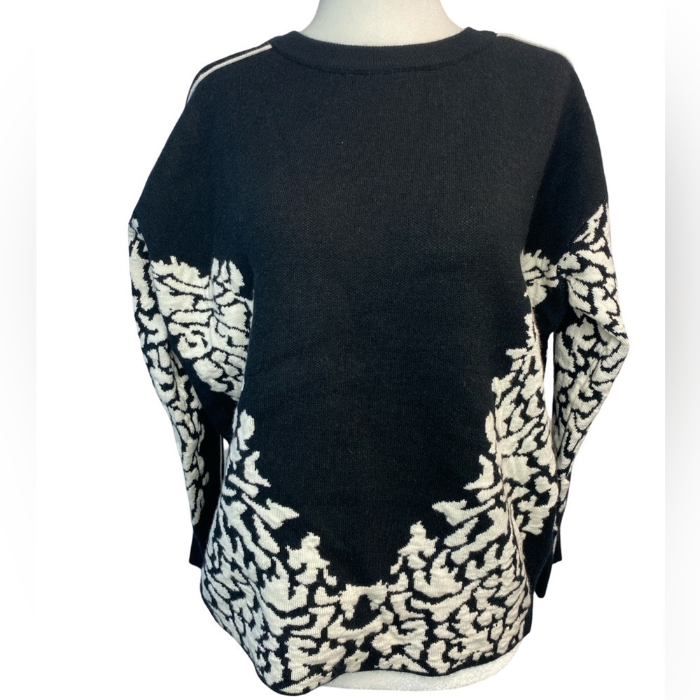 Unlabeled Black & White Knit Sweater Oversized  Size M/L Crewneck Good condition